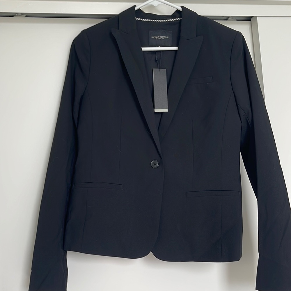 BANANA REPUBLIC CLASSIC FIT BLAZER— NWT!
